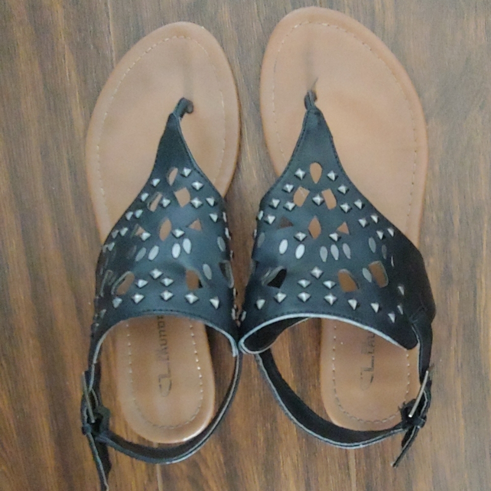 Black thong sandals